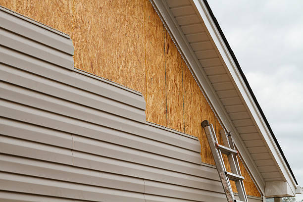 Professional Siding Contractor technician working in Sammamish, WA